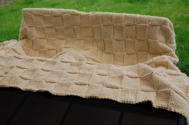 Tagesdecke aus Bioland Schafschurwolle kbT, mulesing-frei